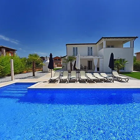 Domenica With Pool *