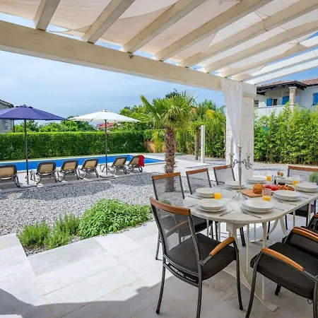 Domenica With Pool Casa vacanze *